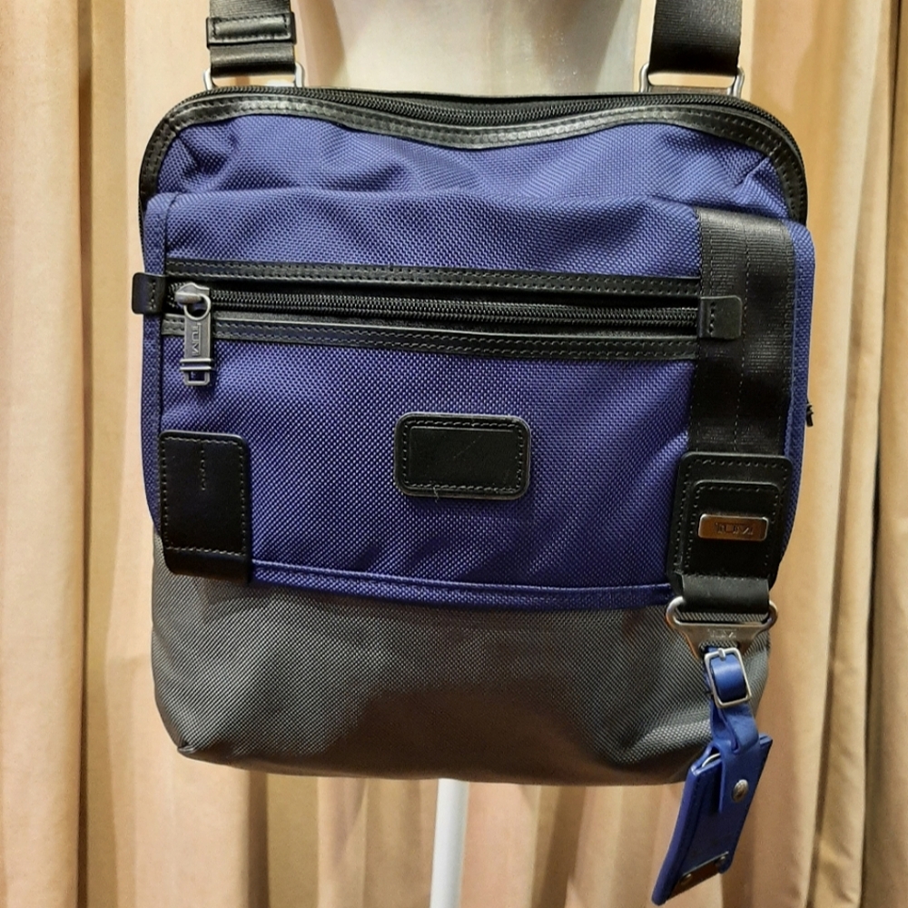 Tumi messenger bag